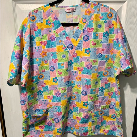 Summery scrub top - Picture 1 of 3